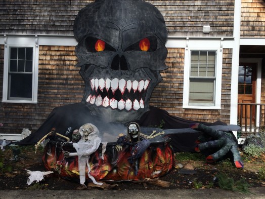 Wellesley rec haunted house decorating contest