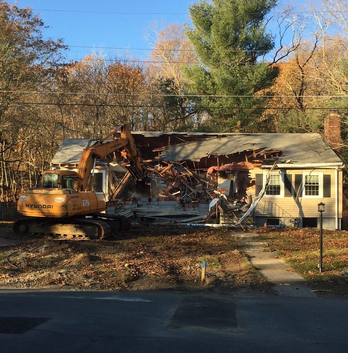 Crestwood Road teardown, Wellesley