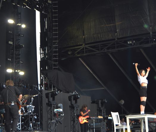 mitski standing