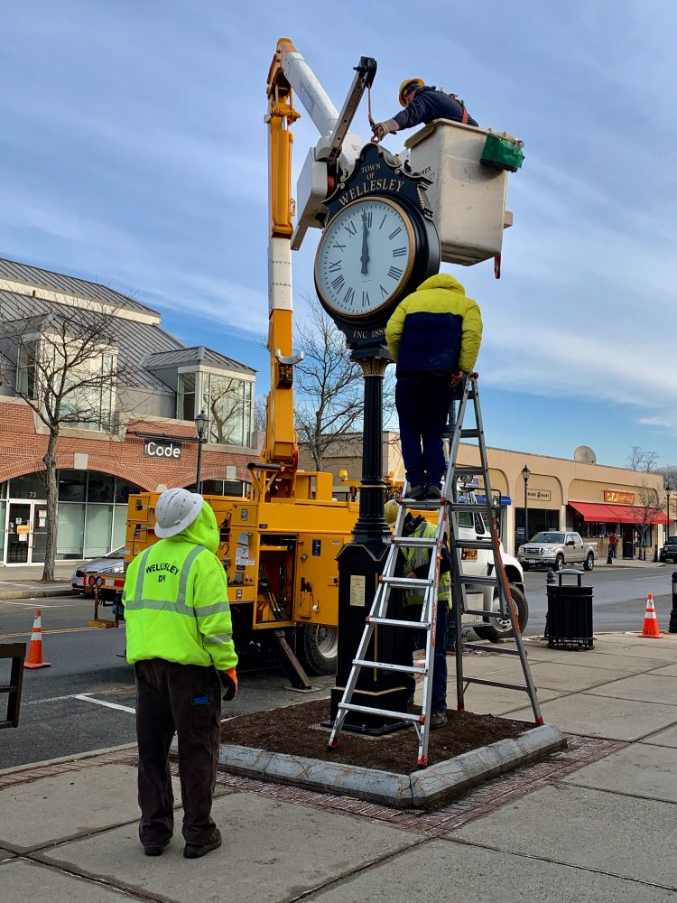 Wellesley Square clock