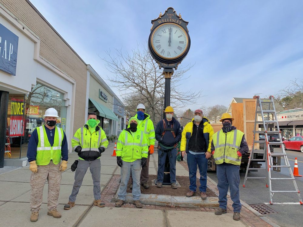Wellesley Square clock