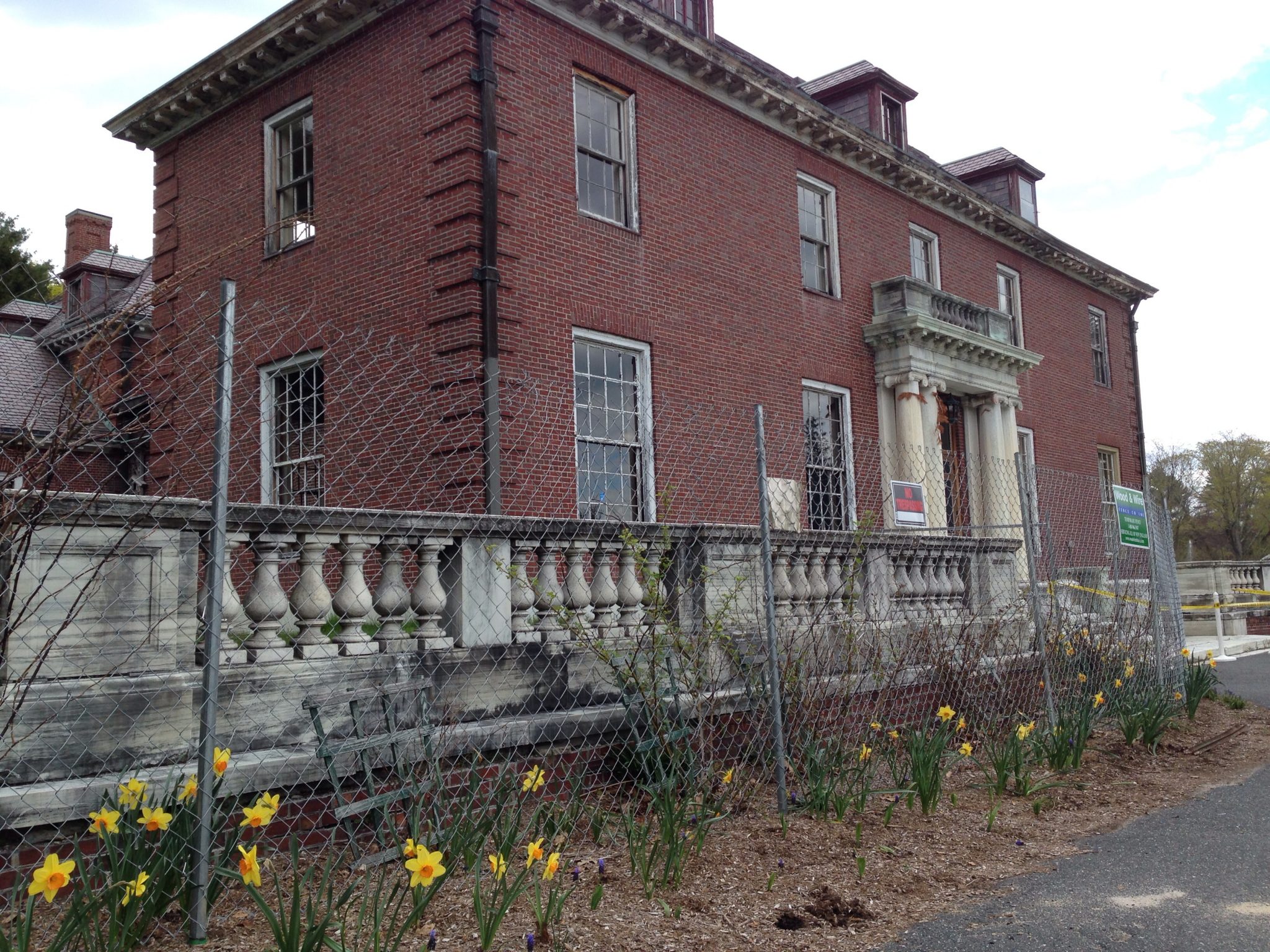 Who put the elms in Elm Bank? Wellesley High School's newspaper knows